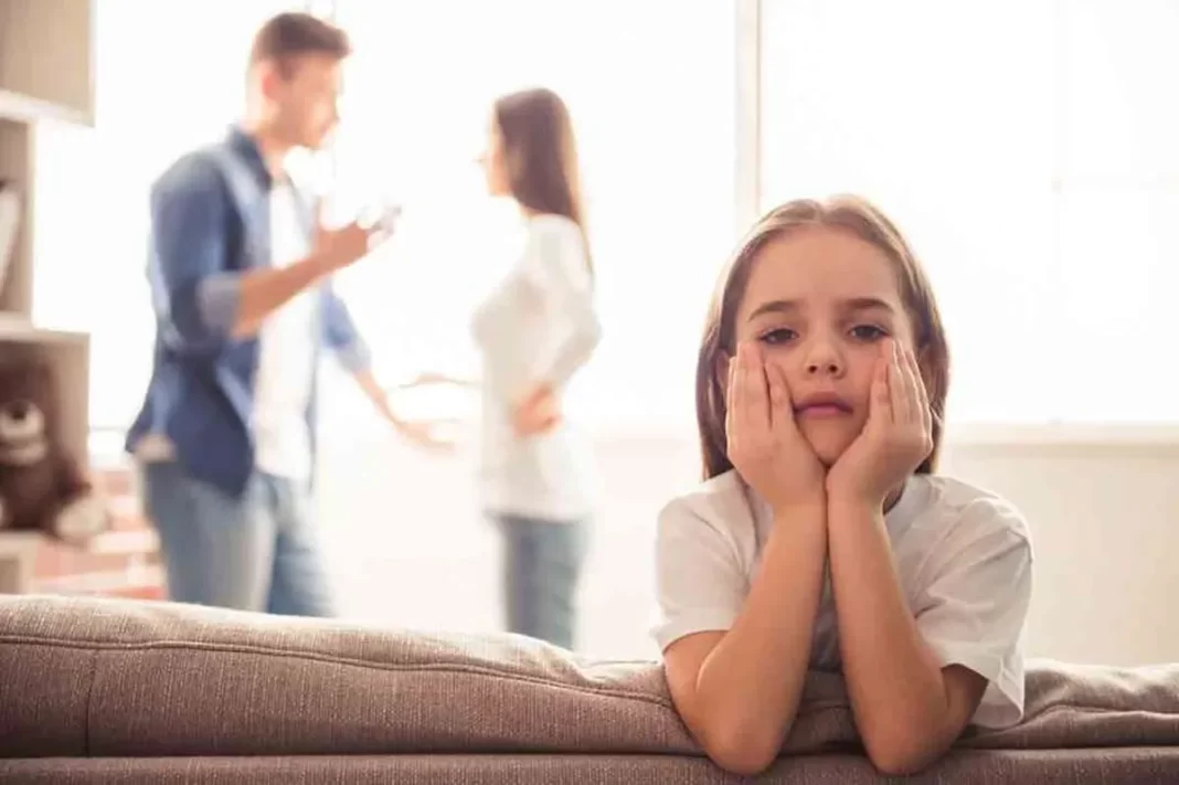 7 Things That Should Not Be Done in Front of the Child