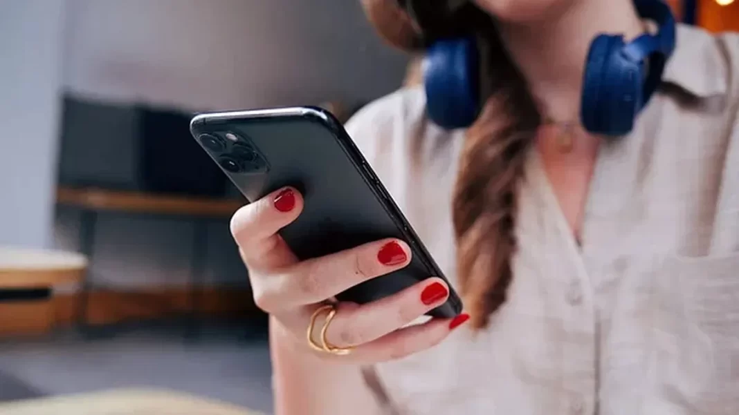 How to Know if Your Phone Screen is Cracked: Signs, Symptoms, and What to Do