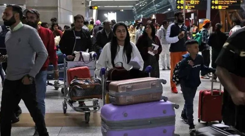 Mechanical Glitch Disrupts Air Traffic at Delhi Airport, Over 100 Flights Delayed